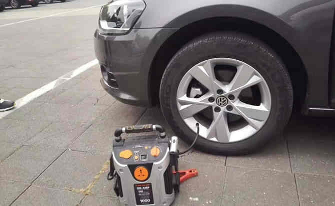 安福汽车搭电案例